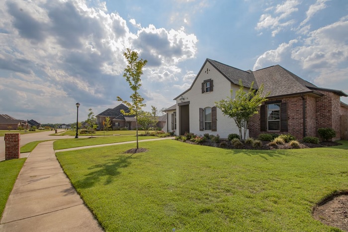 Real Estat exterior of suburban house