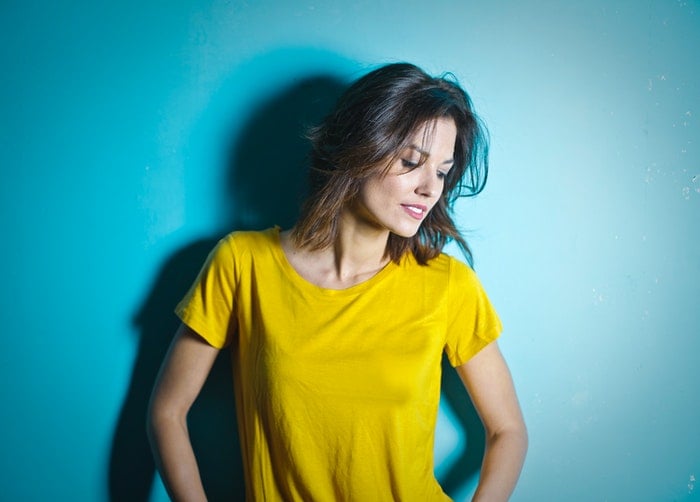 A beautiful model posing for a photographer 